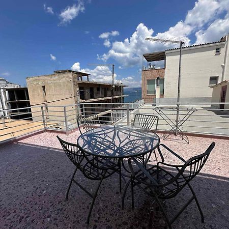 Beach Front Apartment Nea Palatia Dış mekan fotoğraf