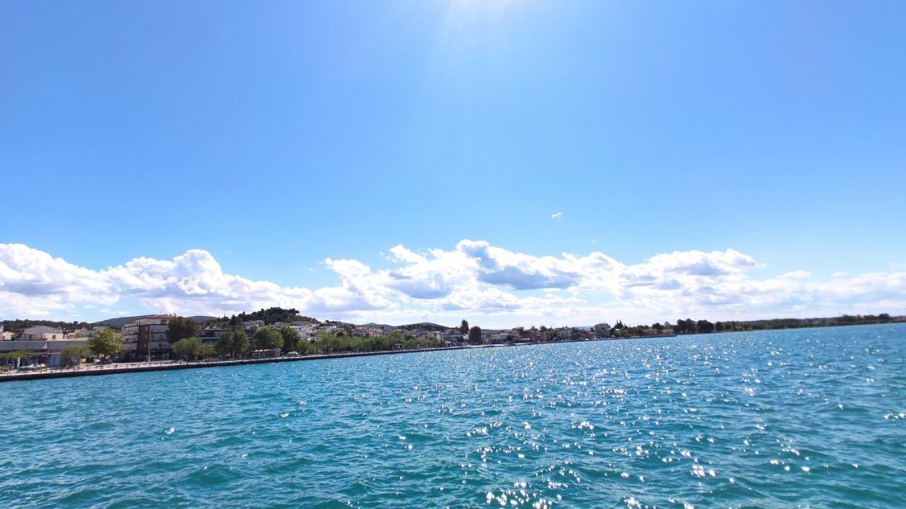 Beach Front Apartment Nea Palatia Dış mekan fotoğraf