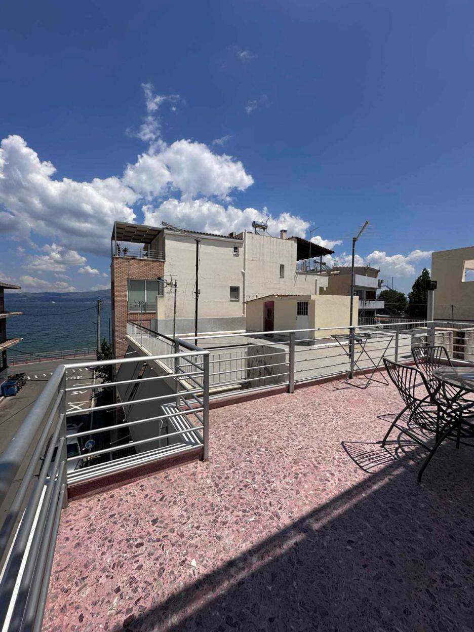 Beach Front Apartment Nea Palatia Dış mekan fotoğraf