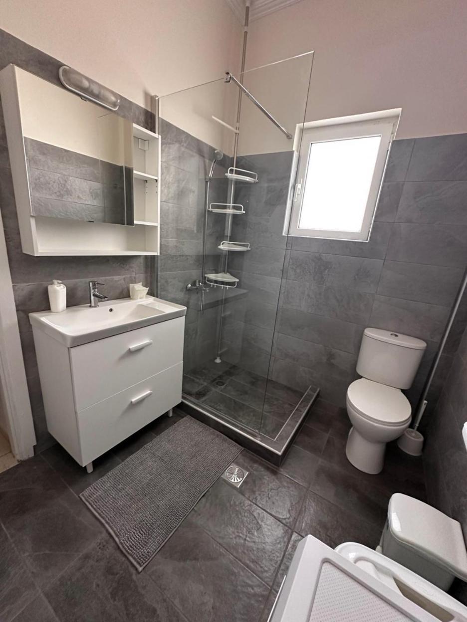 Beach Front Apartment Nea Palatia Dış mekan fotoğraf