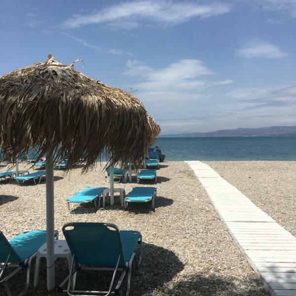 Beach Front Apartment Nea Palatia Dış mekan fotoğraf