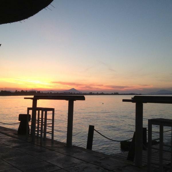 Beach Front Apartment Nea Palatia Dış mekan fotoğraf